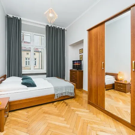 Apartment Florian's Gate | City Center Old Town | Florianska 40 *